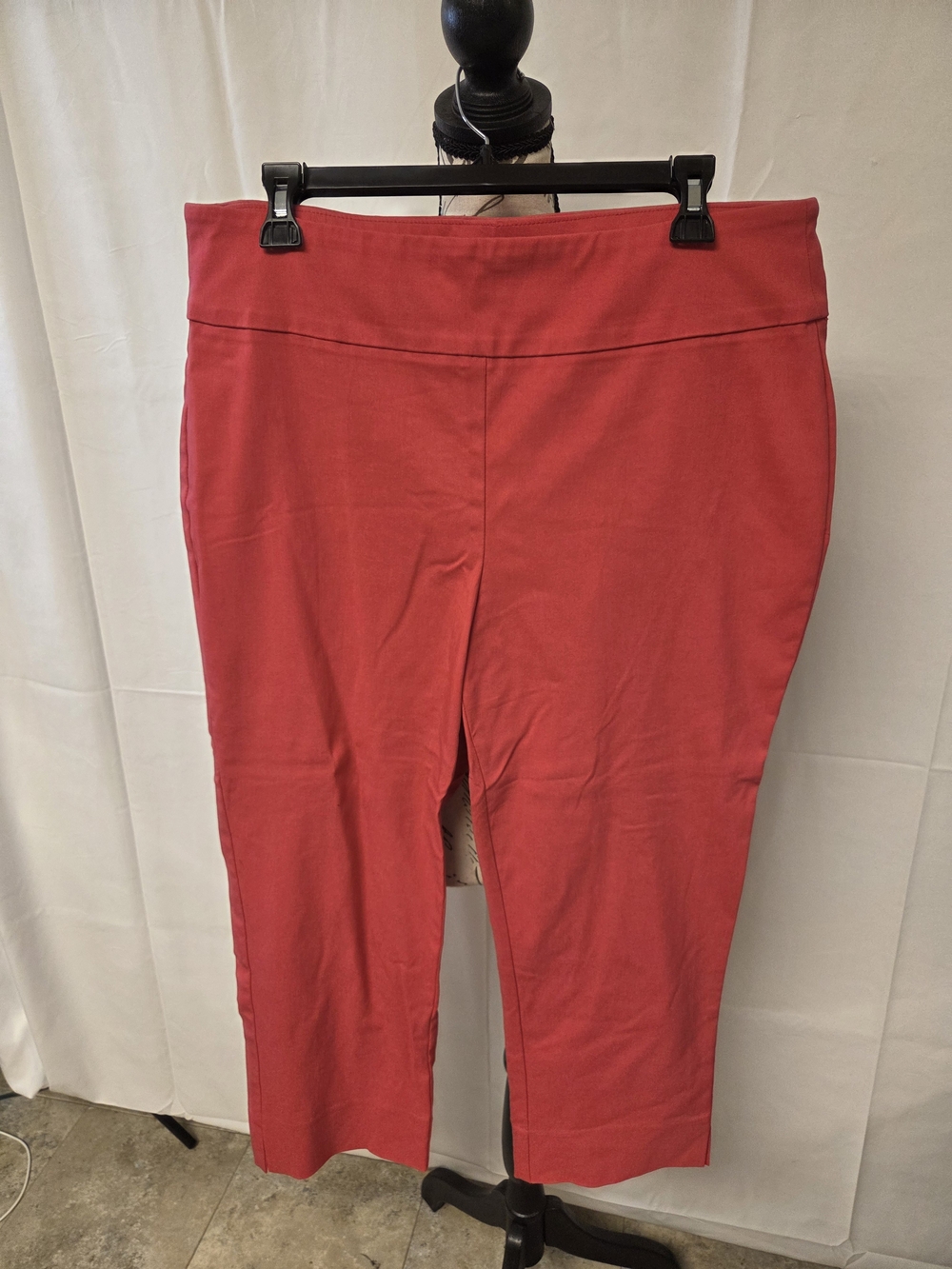 Roz & Ali Coral-Red Capris with Stretch Waistband